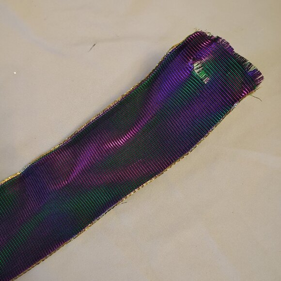 Lot of Purple Bows And Iridescent Ribbon - Picture 9 of 10